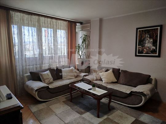 Izdaje se četvorosoban stan 76 m² preko puta Delte