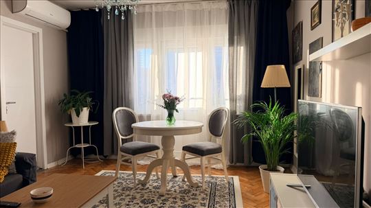 Renoviran, Kompletno opremljen 2.0 stan SAVSKI TRG