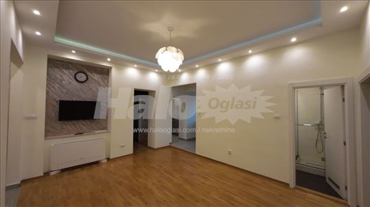 Slavija - vlasnik 80m2 poslovni ili stambeni 