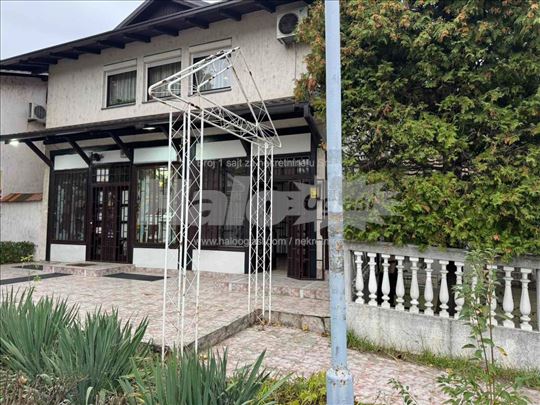 Vidikovac, kod pijace i škole