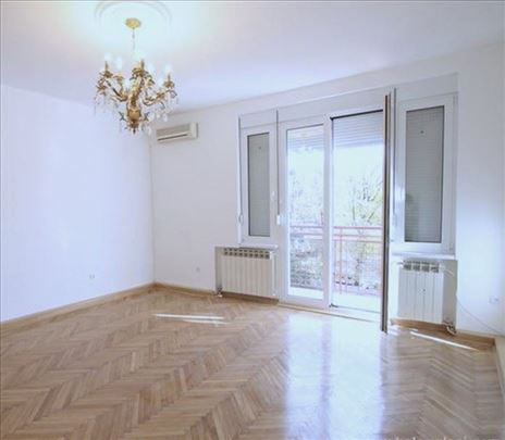 Vračar,110 m2,4 kancelarije,terasa