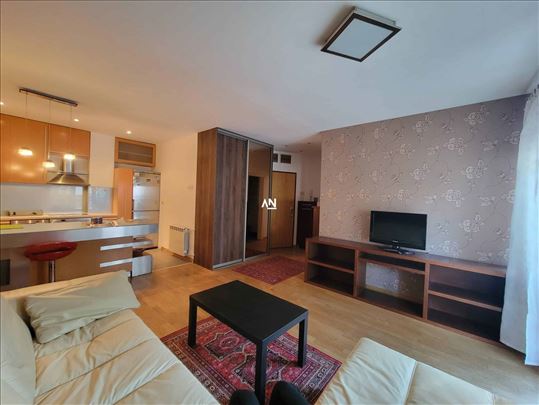 Vračar, Krunska, Madera, 42m2+18m2 terasa, namešte