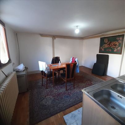 Borča,R. Miljića,140m2,garaza,uknjizena,140.000e