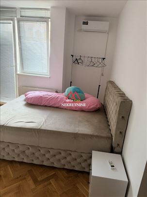 Grbavica - 22m2 - nenamešten stan