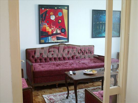 Izdajem dvosoban stan 44 blok 50m2 4 sprat