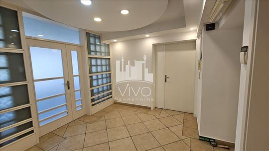 Kancelarijski prostor deljiv u dve celine,396m2(23