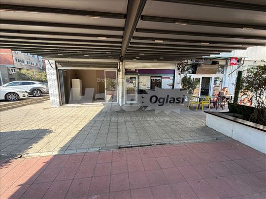Lokal na izuztno prometnom mestu