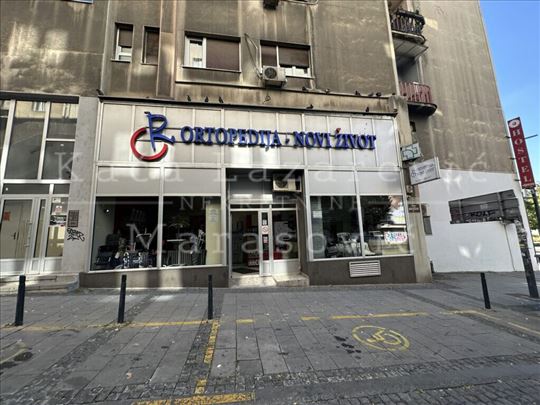 Milovana Milovanovića, Savski trg -lokal u dva niv