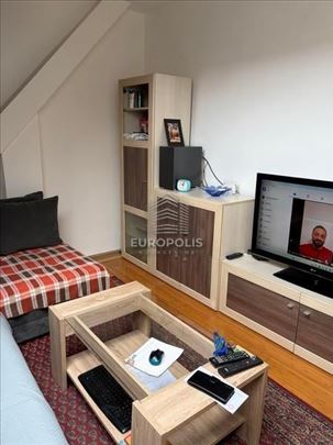 Potkrovlje kod Beograda na vodi i Ekonomskog fakul