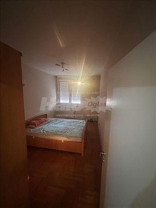 Prodaje se cetvorosoban stan u Gajevoj ulici
