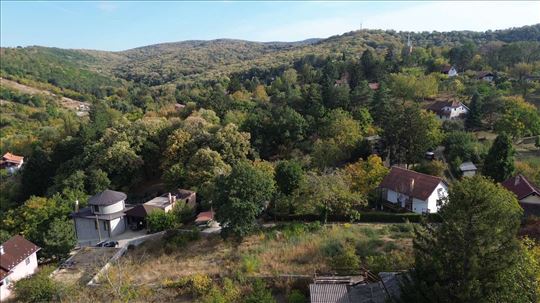Srem. Kamenica, građevinsko zemljište 1063m2 HITNO