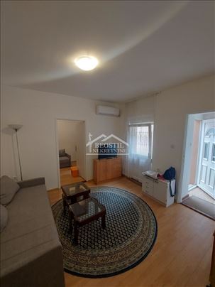 Zvezdara - Đeram pijaca - 24m2+11m2 ID#25949