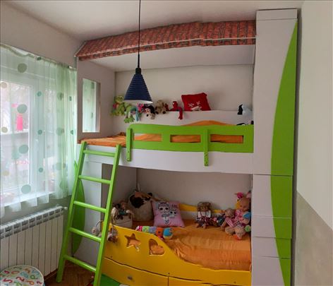 Deciji kućica-krevet i orman 2,75x2,38x0,87