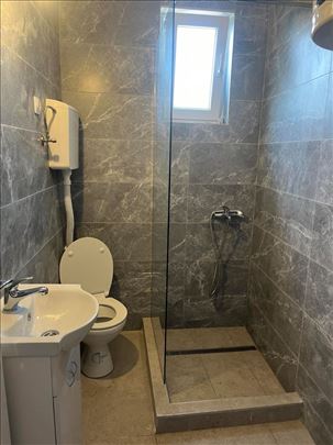 Dvosoban, renoviran stan Batajnica