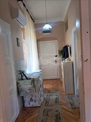 Gospodska, centar Zemuna. Retko na trzistu!