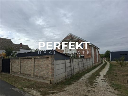 Karaula, spratna kuća 168m2 na 7,2 ari placa