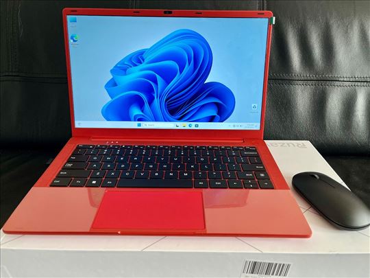 NOV Laptop! Prelepa mašinica!