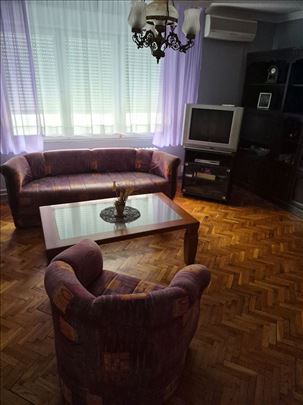 Prodajem trosed i fotelju