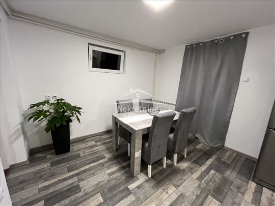 Renoviran i namešten stan novim stvarima na Zemuns