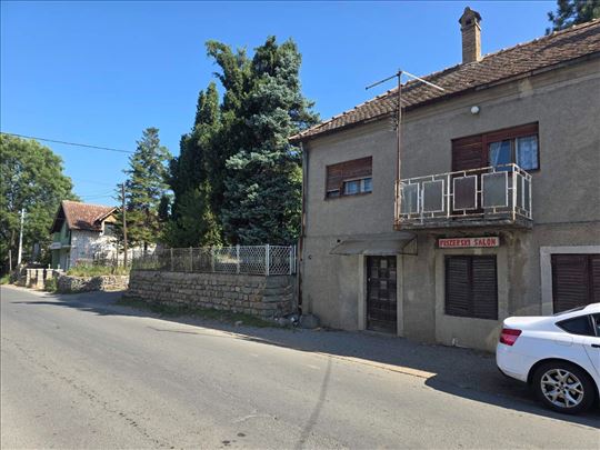 Ripanj centar kuća, lokal + stan, može kredit