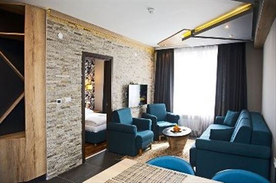 Apartman u Kraljevim Čardacima, topla veza