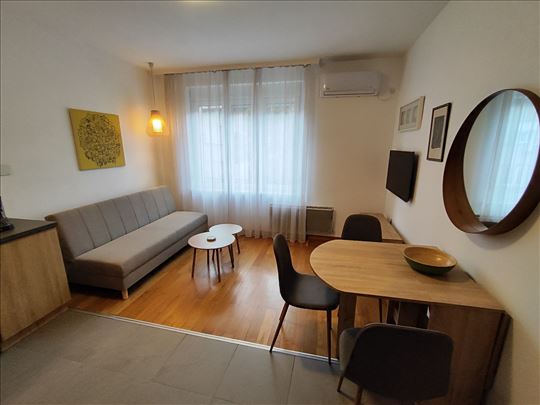 Izdaje se, odličan 39m2, kod Vukovog spomenika
