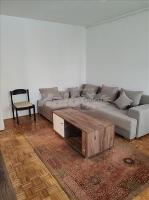 Julino brdo - Trosoban stan 62m2 - Namešten