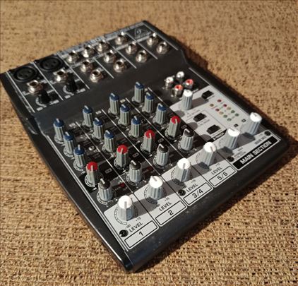 Behringer xenyx 802