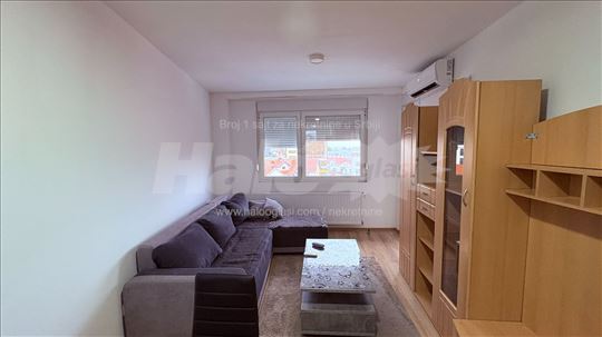 Izdaje se namešten stan u centru Loznice, 41 m2