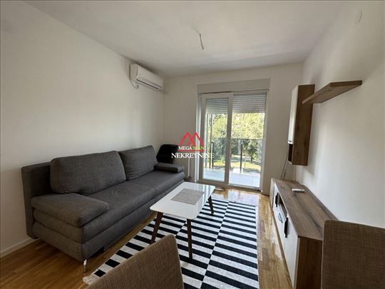 Jednoiposoban stan - 40m2 - Park novi
