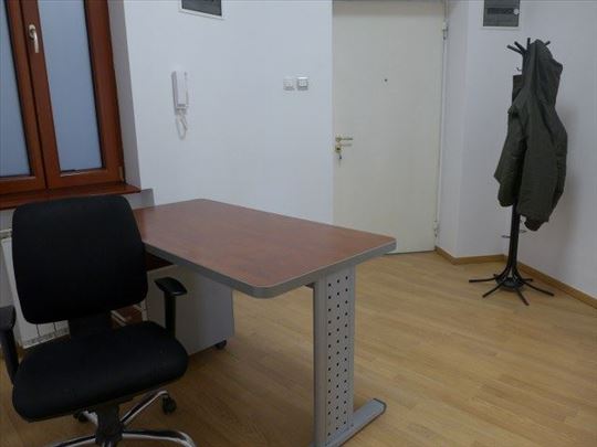 Jug Bogdanova, 66m2, adaptiran za poslovne namene