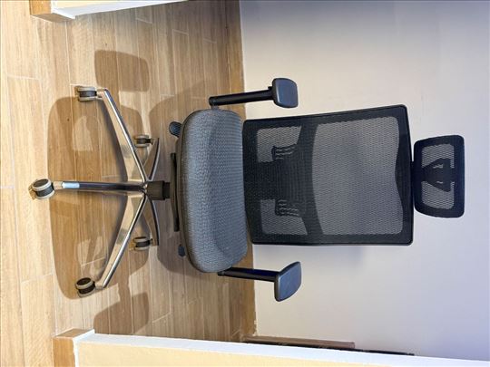 Kancelarijska ergonomska stolica