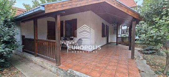 Kuća 210m2 Ledine-Mir, zelenilo i prelepo dvorište