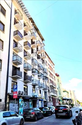 Top lokacija, zgrada iz 2011., trosoban bez mane