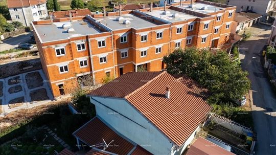 Prodaja - Moderan stan u novom privatnom stambenom