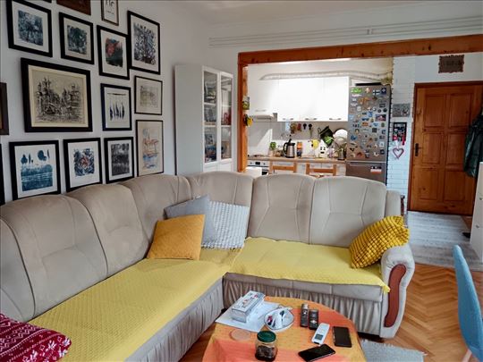 Cvetkova pijaca|56m2| 2. sprat /uknjizen/renoviran