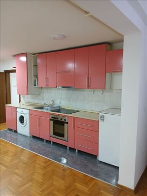 Garsonjera 45 m2, useljiva odmah, Konjarnik