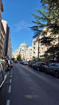 Hram.Mačvanska,salonac,lepa zgrada.Ambijent kuće.