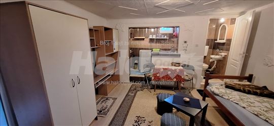 Izdajem kompletno namešten garsonjeru