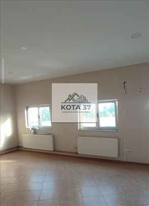 Izdajemo poslovni prostor 96m2, Šećer Sokak