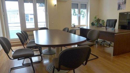 Koče Kapetana,100m2,kancelarijski opremljen,garaža
