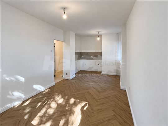Lep renoviran 2.5 stan, Hotel YU, kod reke