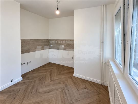 Lep renoviran 2.5 stan, Hotel YU, kod reke