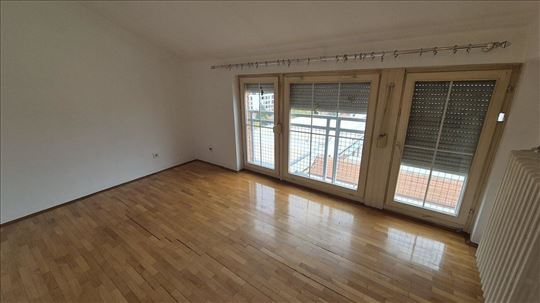 Loznica, Stan, 3.5, 93m2