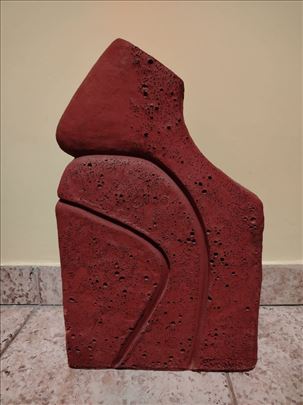 Skulptura od keramike, dimenzije 26 x 12 x 44 cm, 
