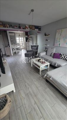 Blok 21,renoviran trosoban stan 46+20m2 ID#1209
