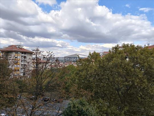 Kod crkve, odmah useljiv, dvostran