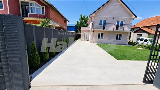 Kompletno renovirana i uknjižena kuća 180 m² Borča