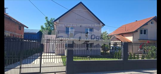 Kompletno renovirana i uknjižena kuća 180 m² Borča