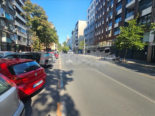 Stan 60m² u Sarajevskoj, terasa, lift, garaža